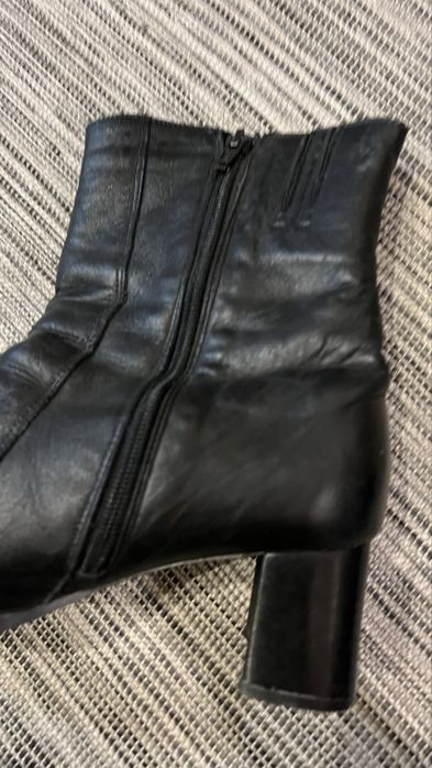 Czarne skórzane botki kw. Szpic 38 damskie