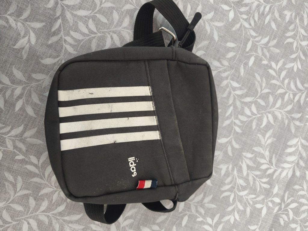 Bolsa da adidas.