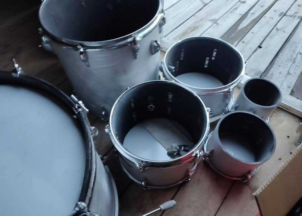 Perkusja, Amati Amati + statywy