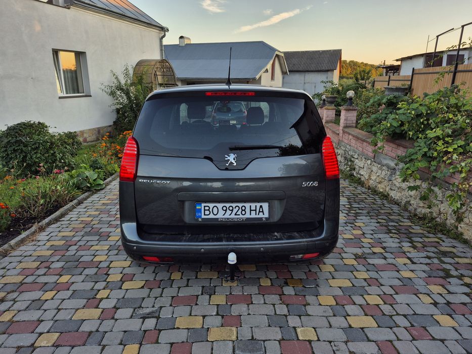 Peugeot 5008 1.6 бензин