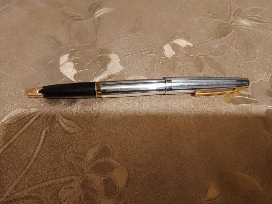 Продам ручку с золотым пером