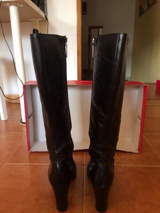 Botas Pretas em Pele