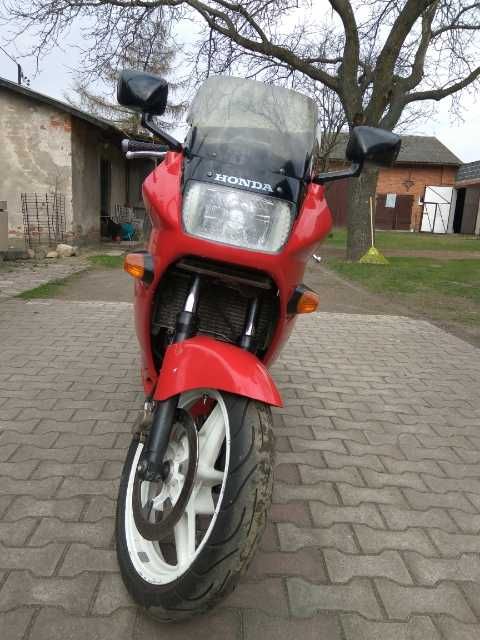 Motocykl Honda VFR 750 F