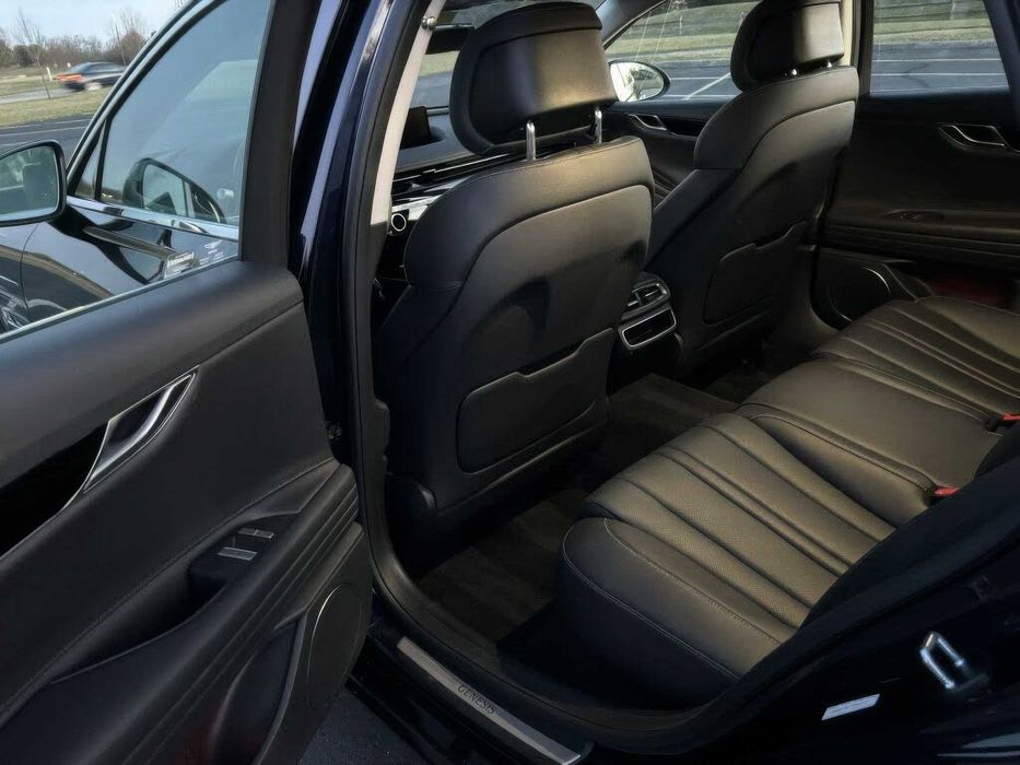 Genesis G80      2023