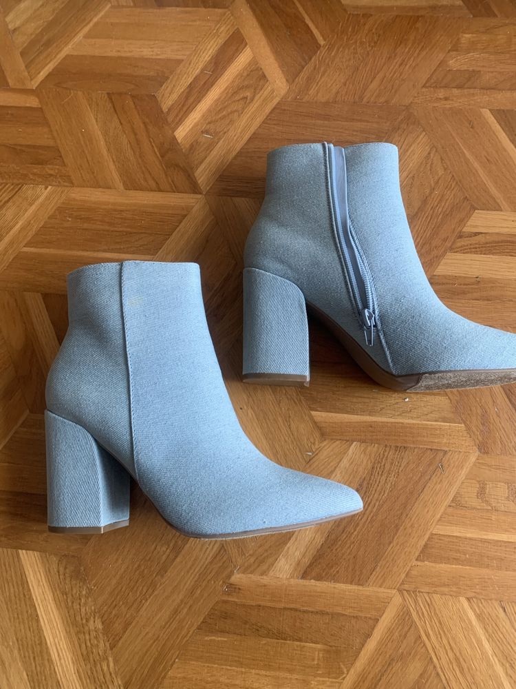 Nowe jeansowe botki