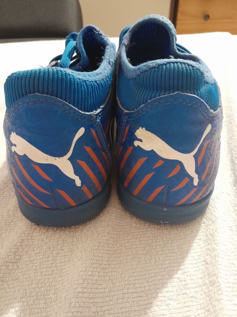 Buty halówki PUMA niebieskie stan bdb rozm 38,5