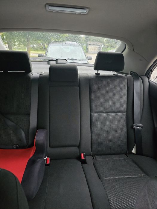 Sprzedam Toyotę Avensis t25