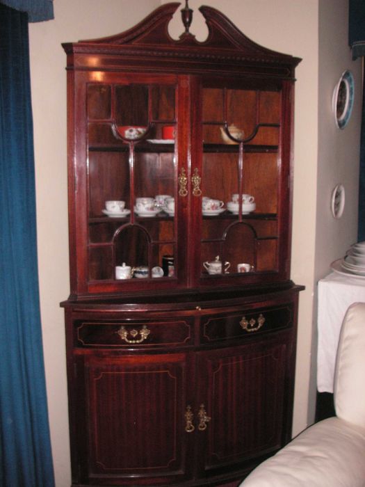 Móvel de Canto de Mogno, Mesa, Candeeiros e Apliques