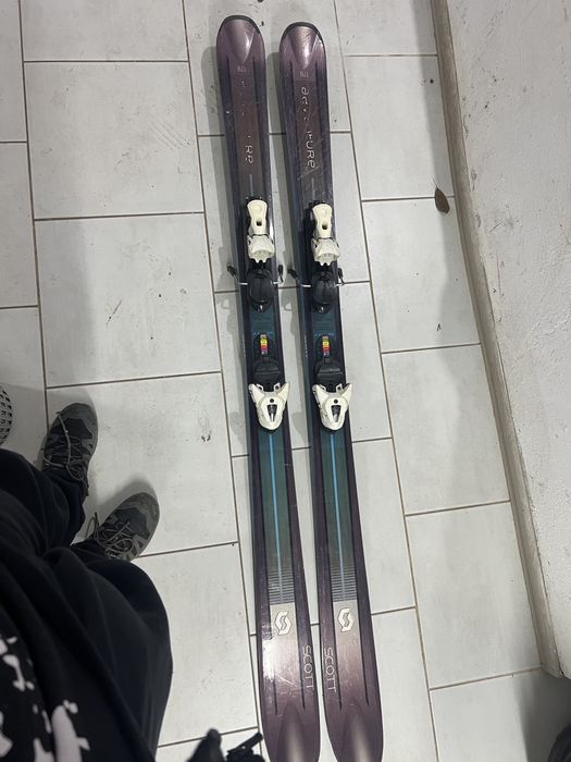 Гірськолижні лижі scott