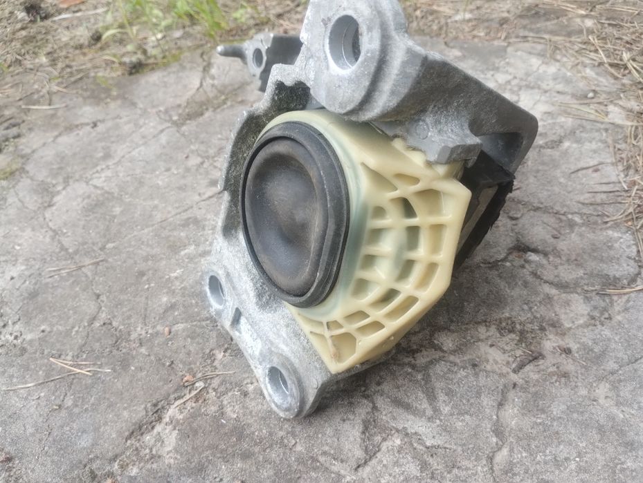 Подушка двигателя Рено Меган 3 112100020R гідроопора