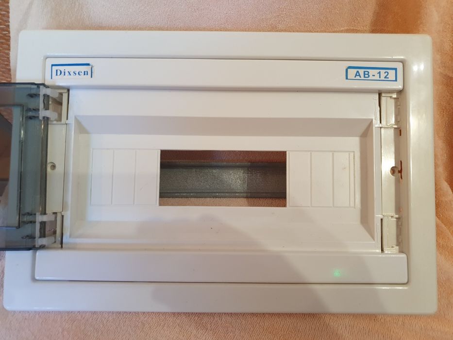 Rozdzielnica p/t 1x12 Nowa