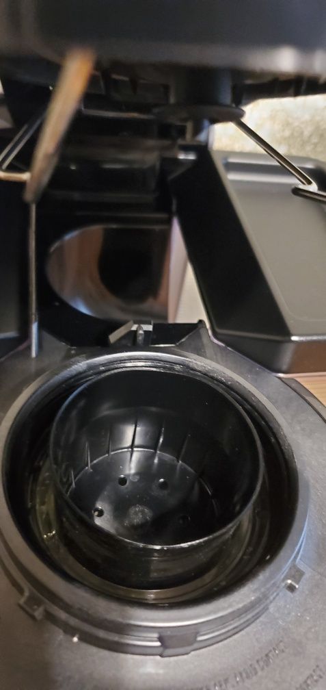 Капсульна кавоварка DeLonghi Nespresso Vertuo ENV135GY, б/в, як нова