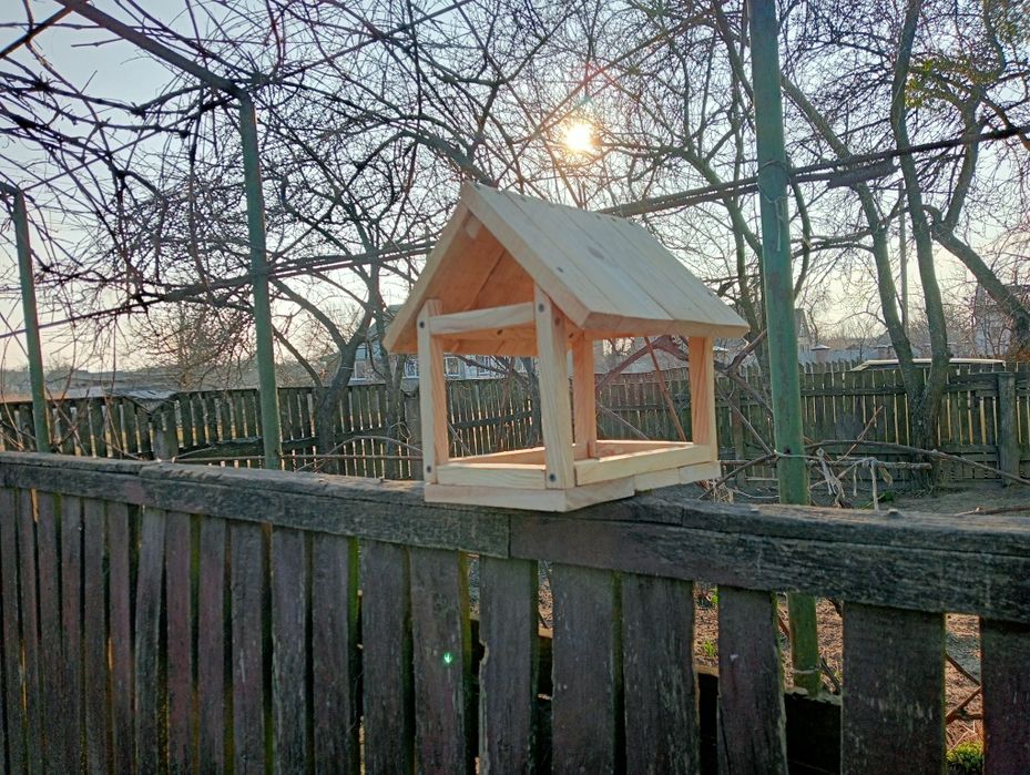 Годівниця(кормушка для птиц)годівниця для птахів.шпакіниця.