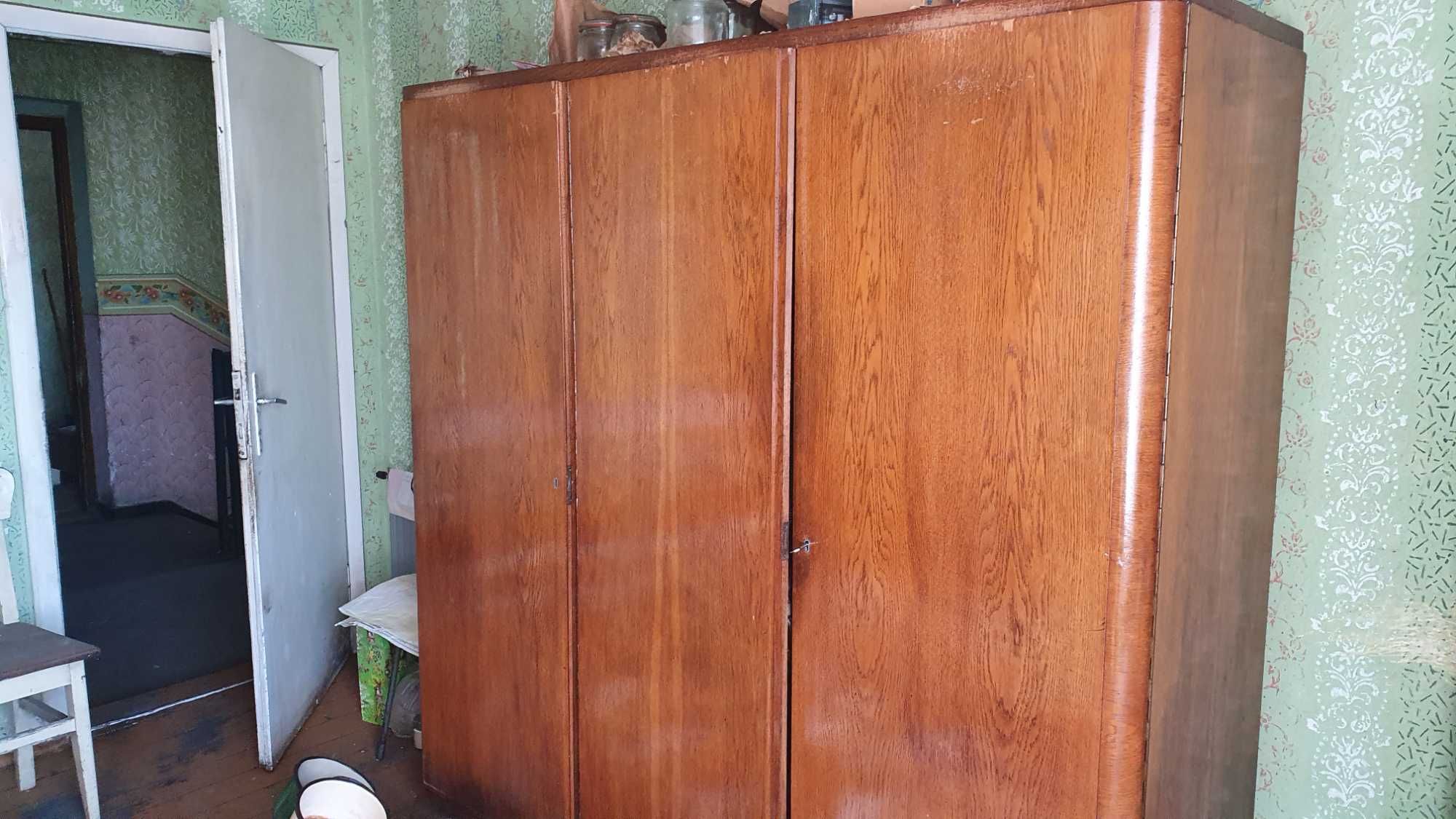 Szafa z lat PRL solidna