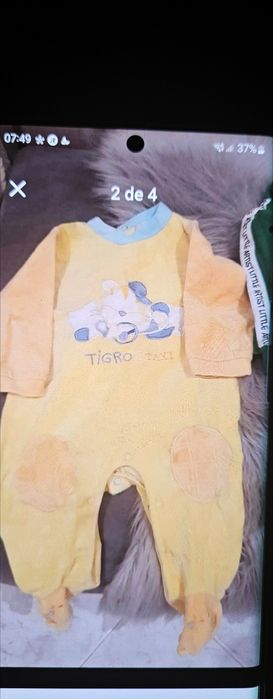 Várias roupas de bebé