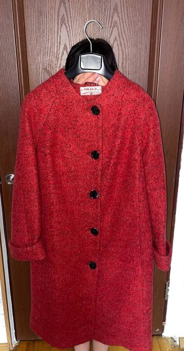 Пальто жіноче  червоне