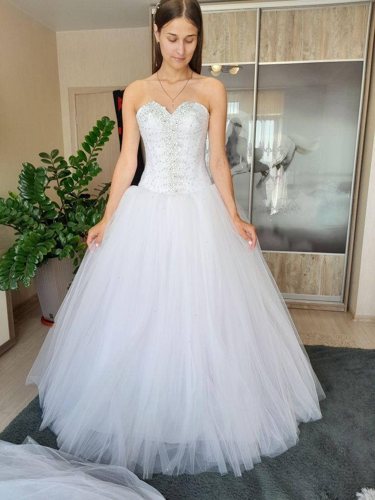 Новое свадебное платье с кристаллами Swarovski