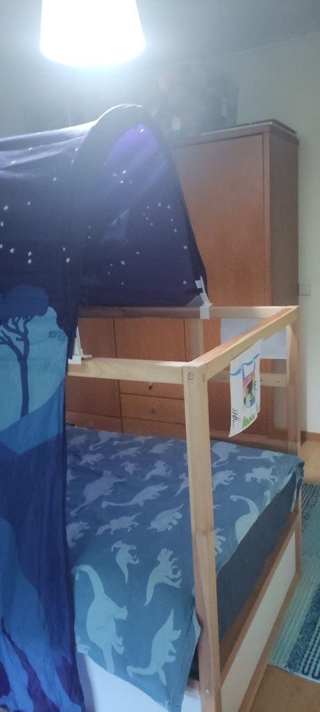 Vendo cama criança como nova.