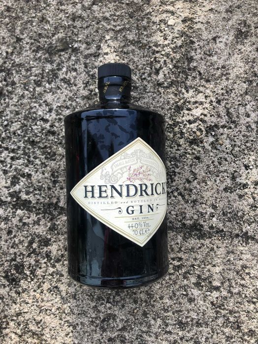 Garrafas vazias de bebidas alcoólicas para recuperação