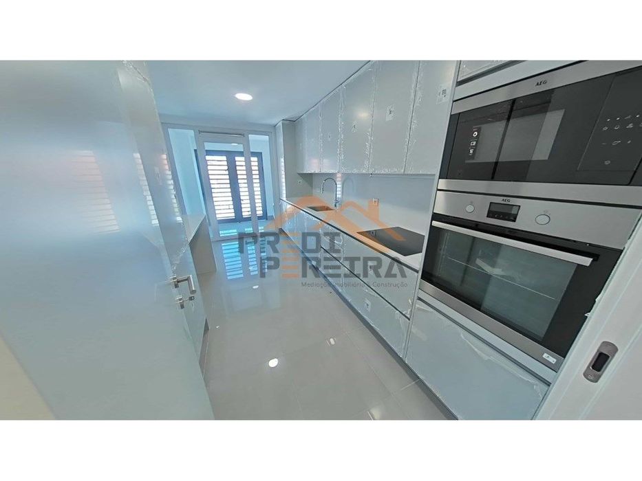 T3 com terraço de 33 m2, 2 parqueamento lado a lado e arrecadação e...