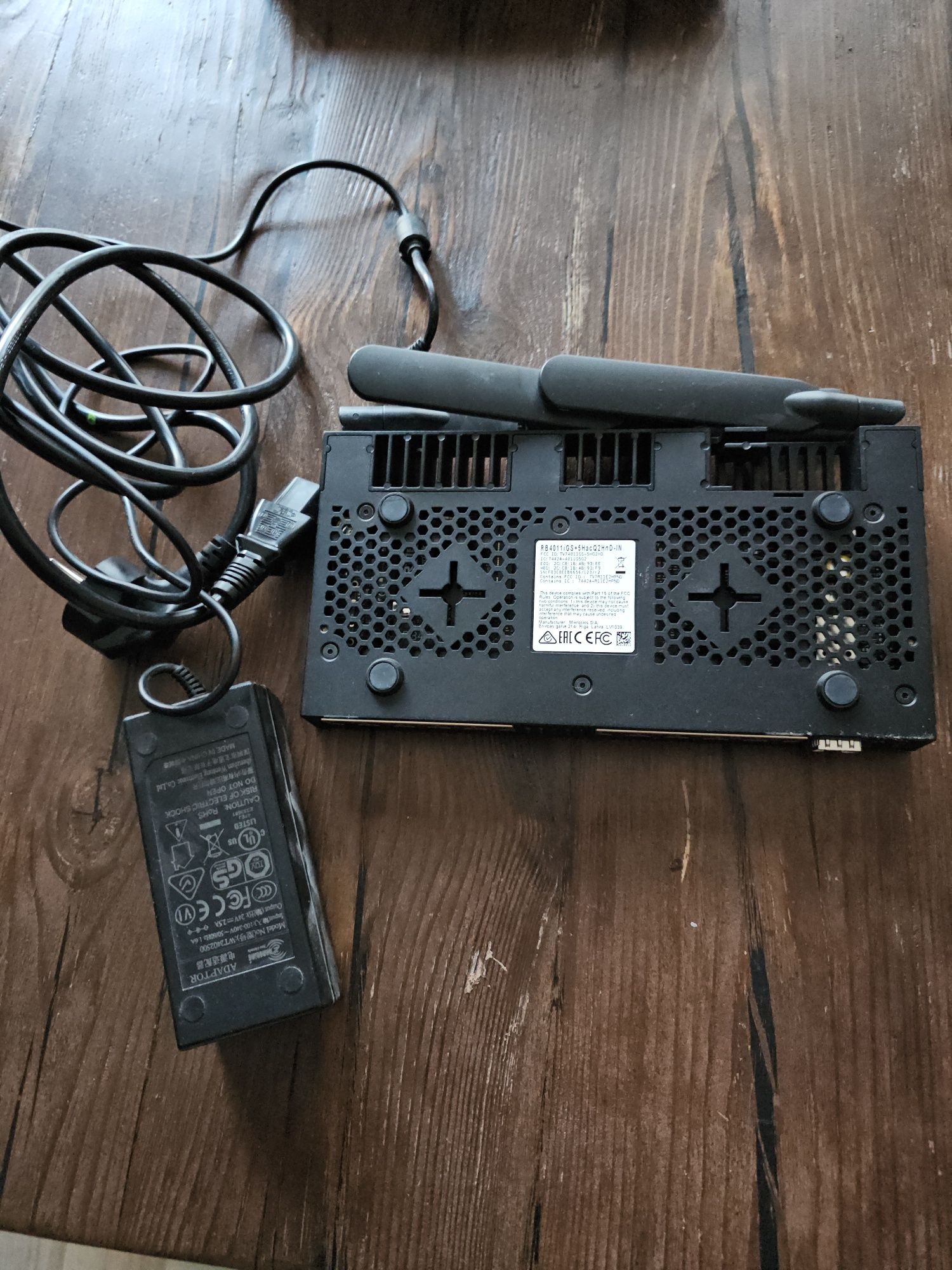 Router Mikrotik RB4011iGS+5HacQ2HnD-IN