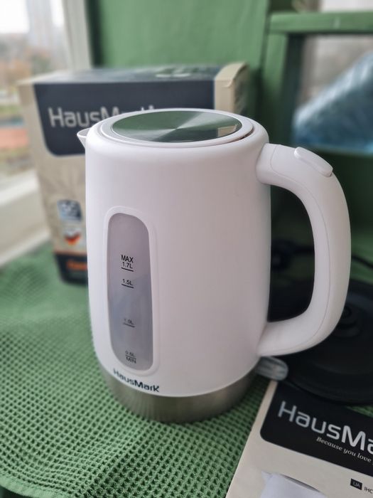 Електрочайник HausMark EK-1712 білий