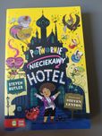 Potwornie nieciekawy hotel, Steven Butler