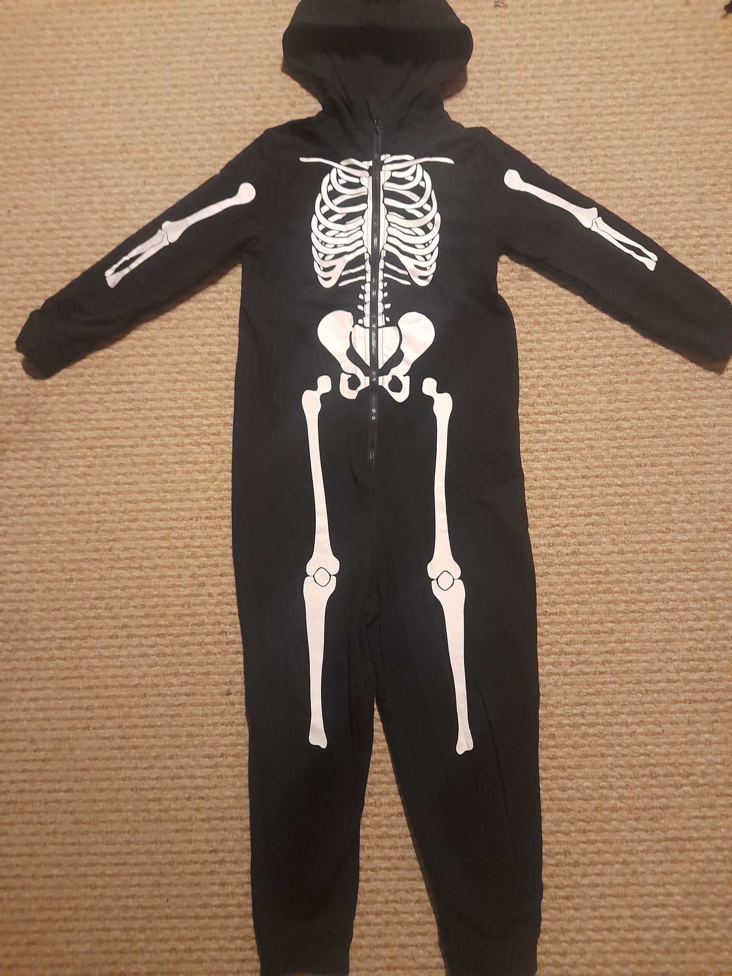 Kombinezon Reserved r. 122/128 halloween kościotrup