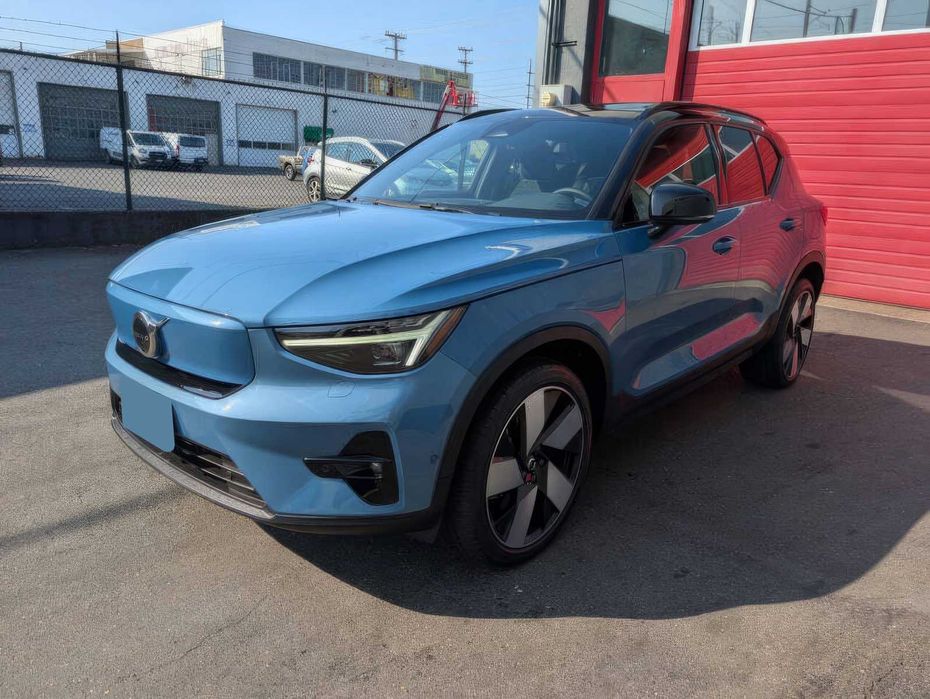 Volvo XC40      2023