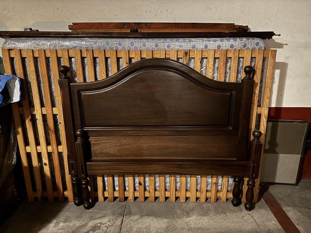 Conjunto de quarto de madeira mogno