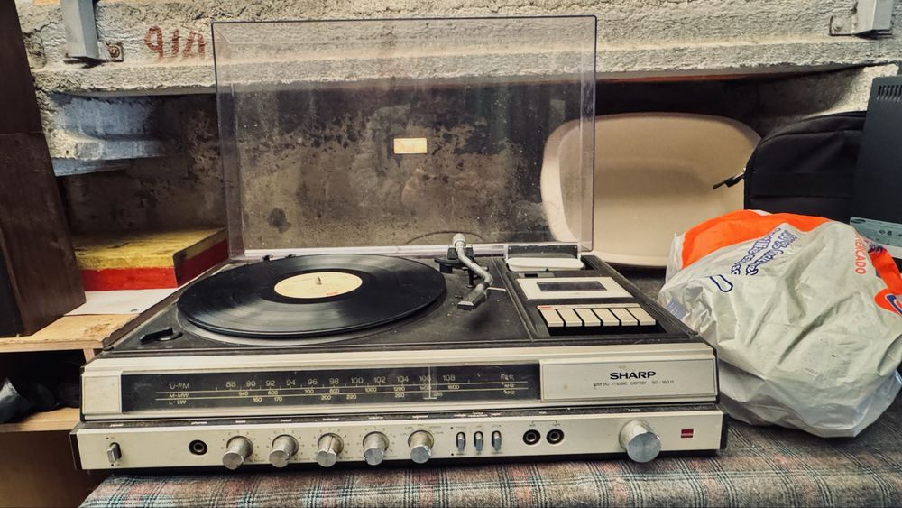 Aparelho gira discos sharp