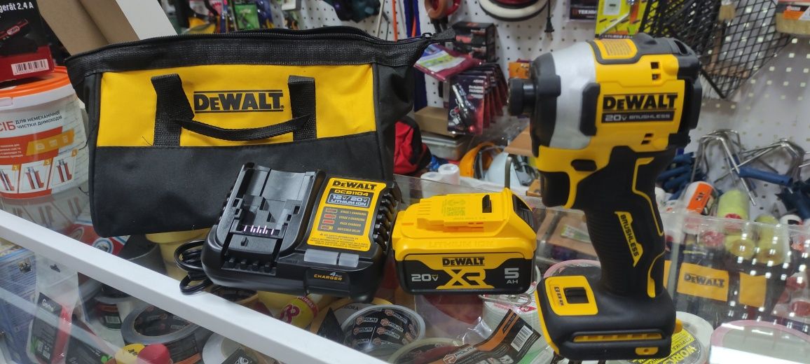 Импакт Бесщеточный импульсный шуруповерт винтоверт DEWALT DCF850P1