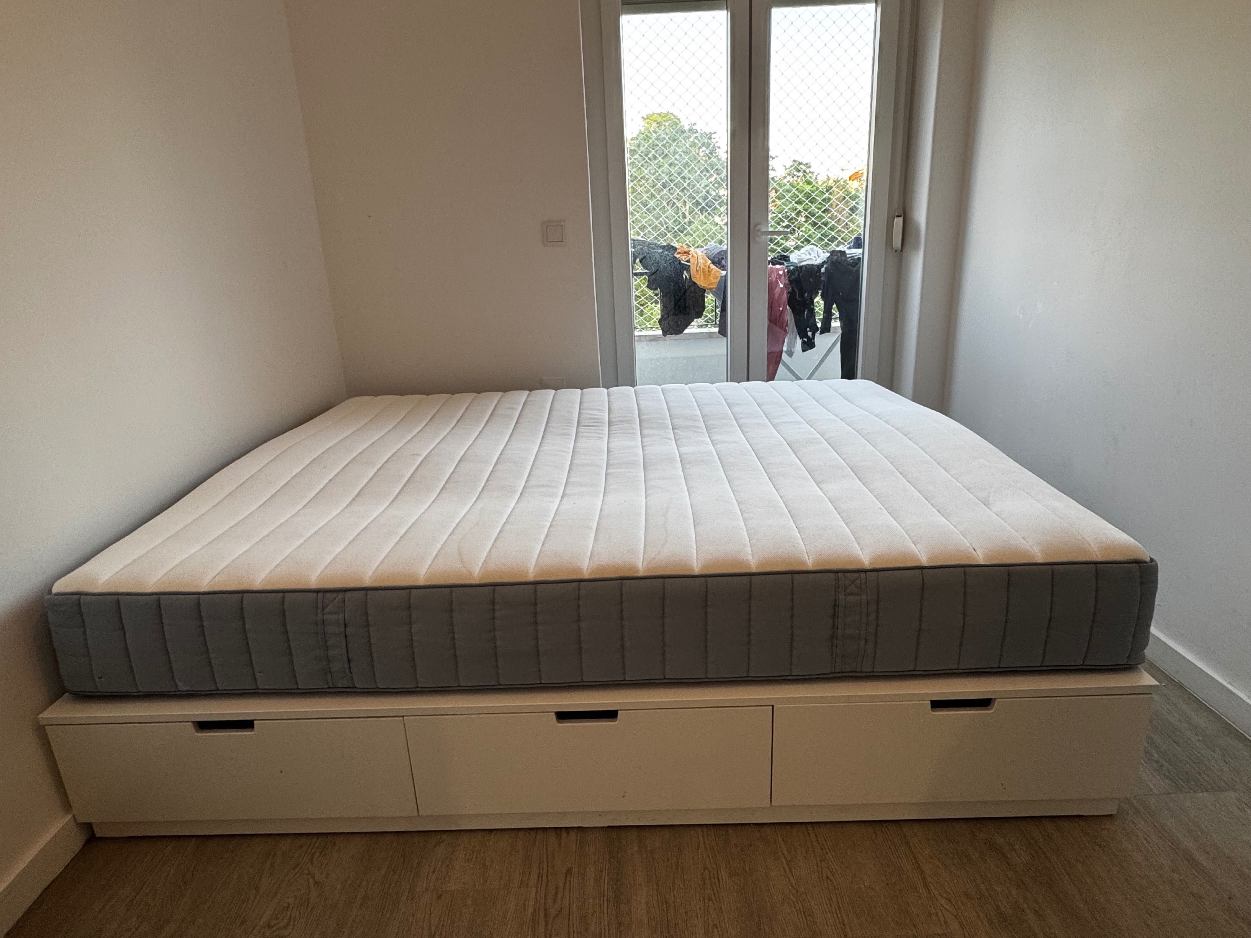 Cama a venda 6 meses de uso