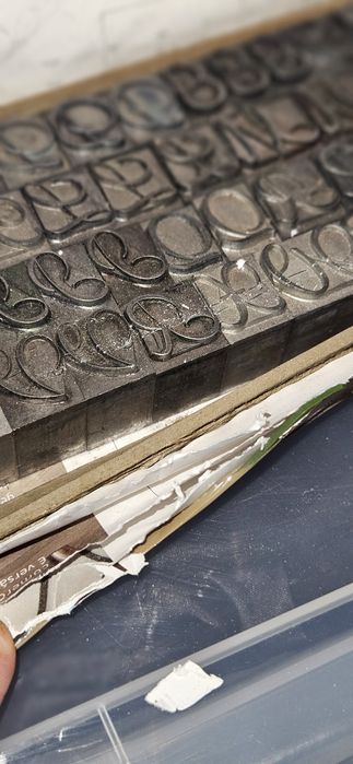 Conjunto de letras em chumbo