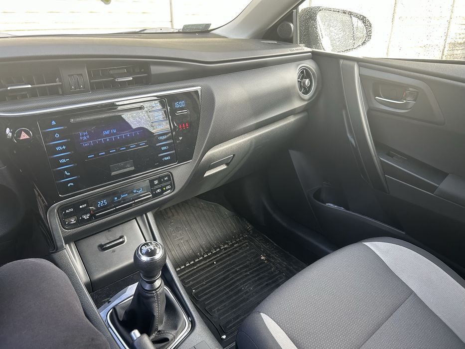 Toyota Auris Hatchback