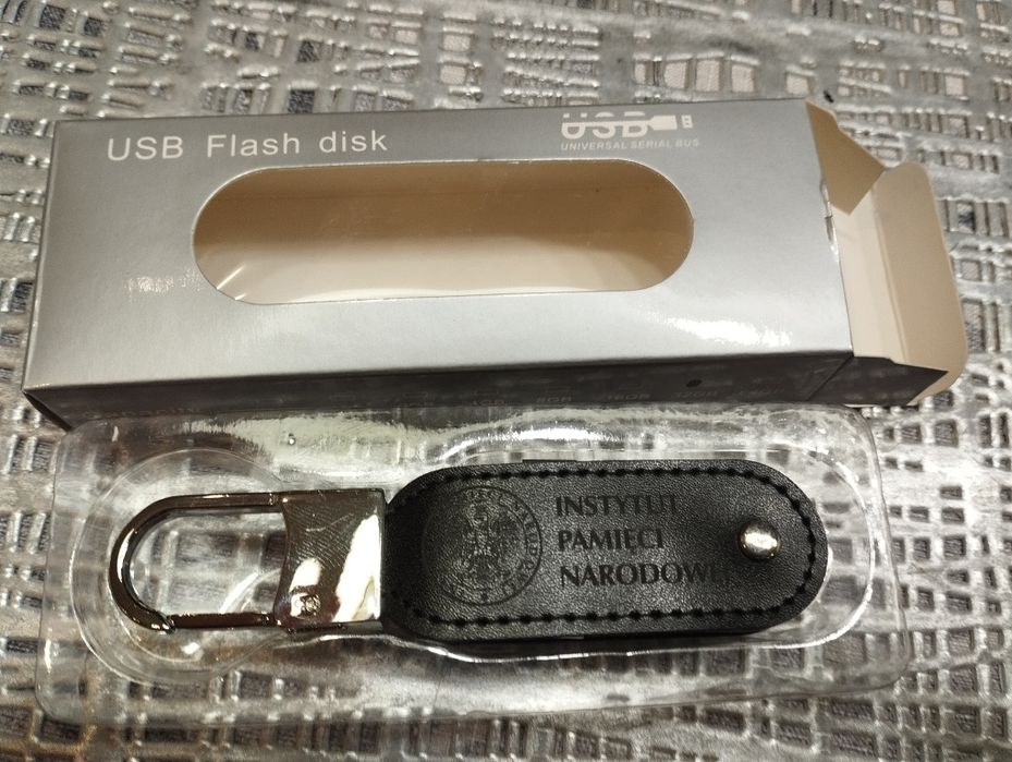 Pendrive, nowy , w opakowaniu , 32 GB na prezent