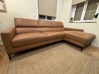 Sofá com chaise longue em pele
