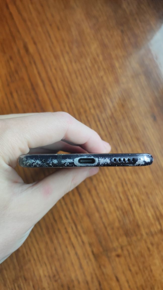 Продаю телефон lg v30.  За дуже вигодну ціну lg v30.