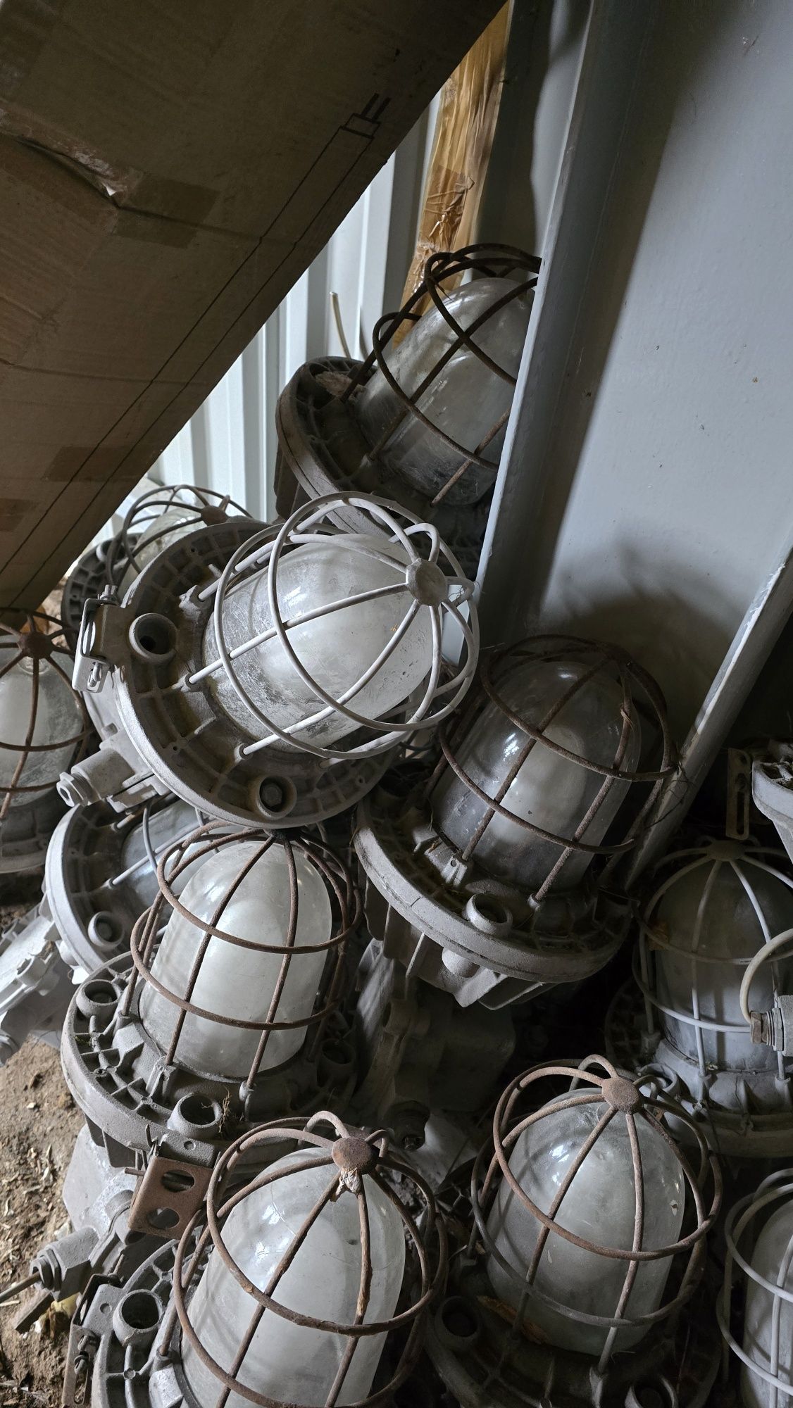 Lampy przemysłowe kolejowe hermetyczne gwint E27