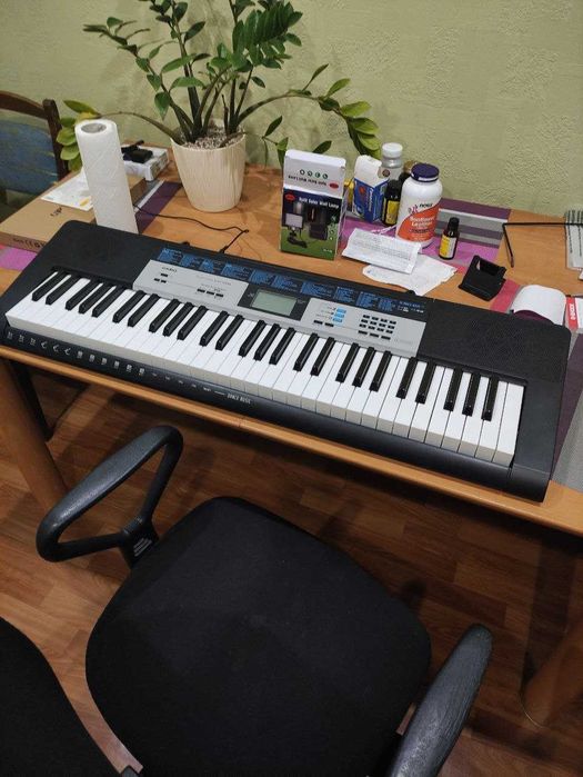 Электронное пианино / синтезатор CASIO LK-136