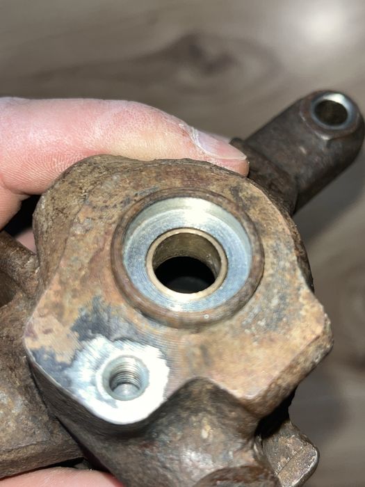 Задній лівий супорт Opel Vivaro 2/Renault 2 Trafic 01-14 ABS 520451