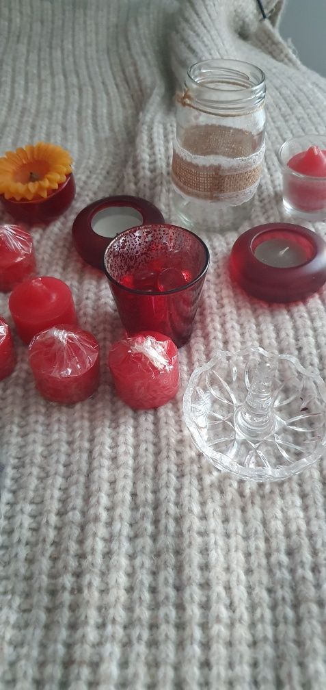 Vários tipos de velas e suportes