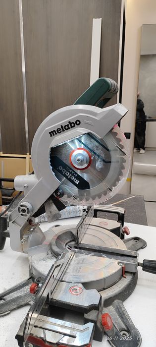 Торцовочная пила метабо