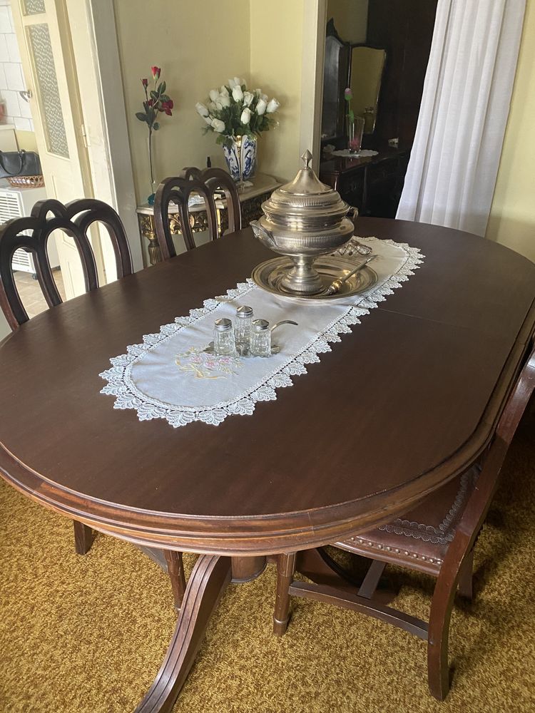 Mesa de Jantar oval extensível+4 cadeiras