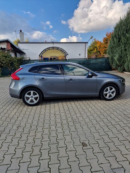 VOLVO V40  1,6 B.