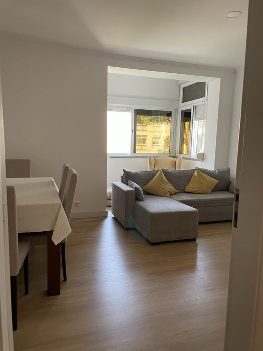 Alugo apartamento T4