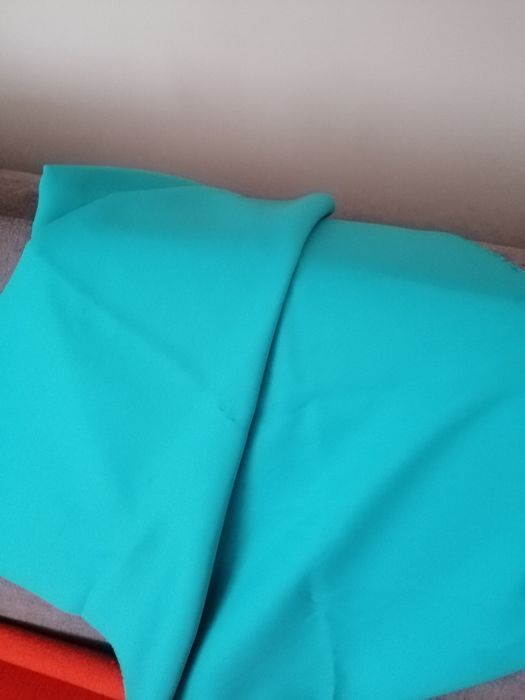 Kuponiki  materiału 70x76 cm., 160/114 cm.,120/105 cm.