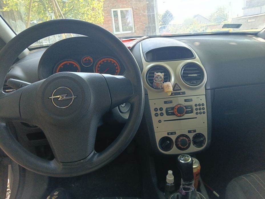 Opel corsa -uszkodzona