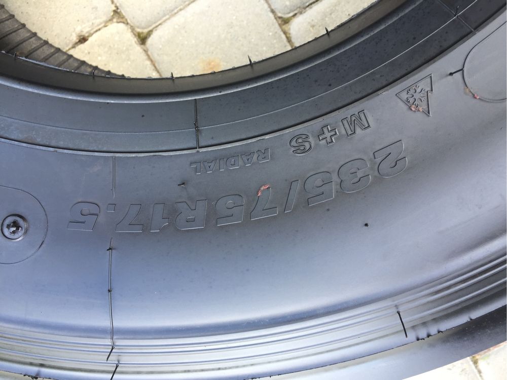 Шини 245.70.17,5 та 235.75.17,5 bridgestone