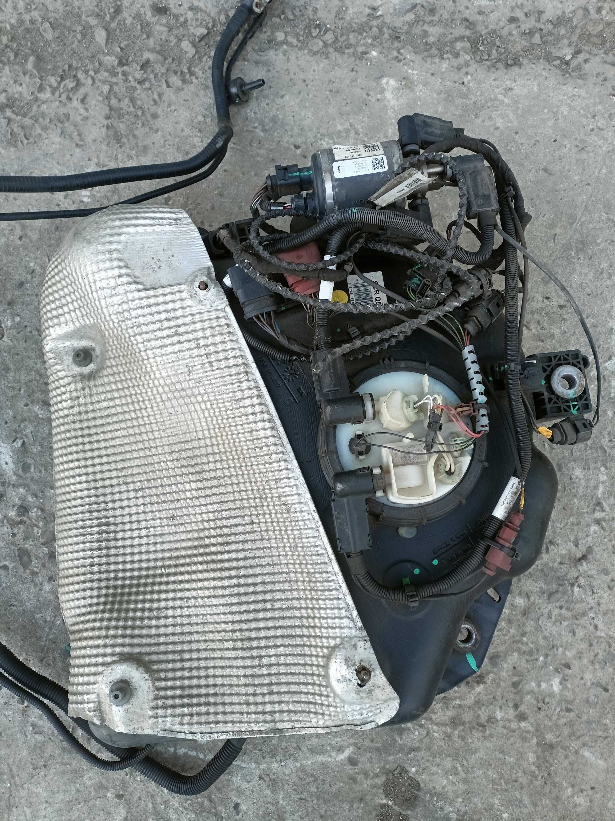 AUDI Q5 8R Бак Насос 8K0131899G Помпа ADBLUE 8R0131877 В зборі